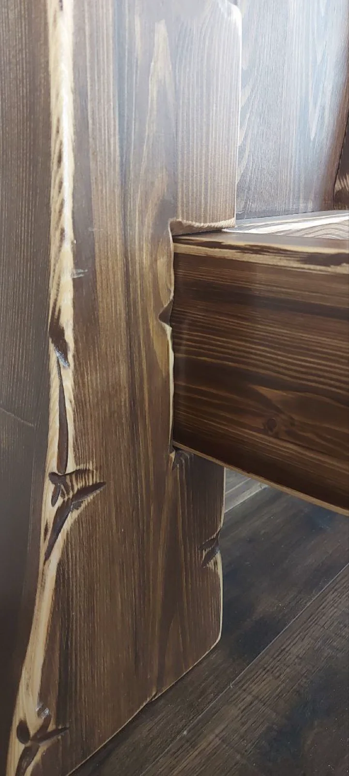 Solid-wood bed joint detail